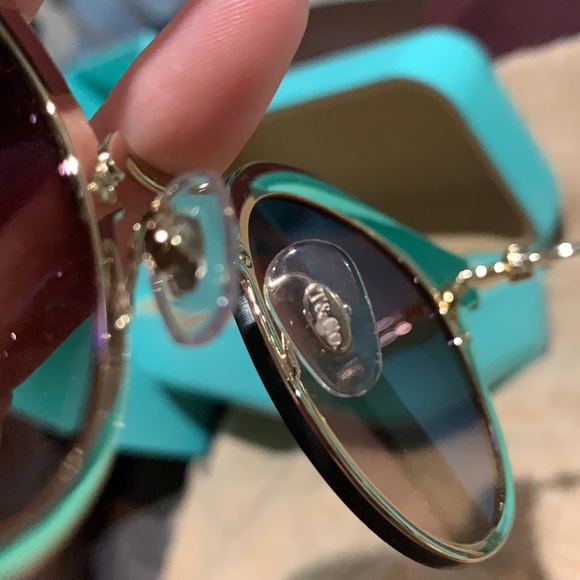 Super stylish Tiffany & Co Sunglasses πΆ - Picture 7 of 9